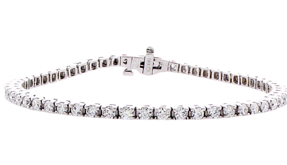 3.5 ct diamonds set in 18k gold tennis bracelet