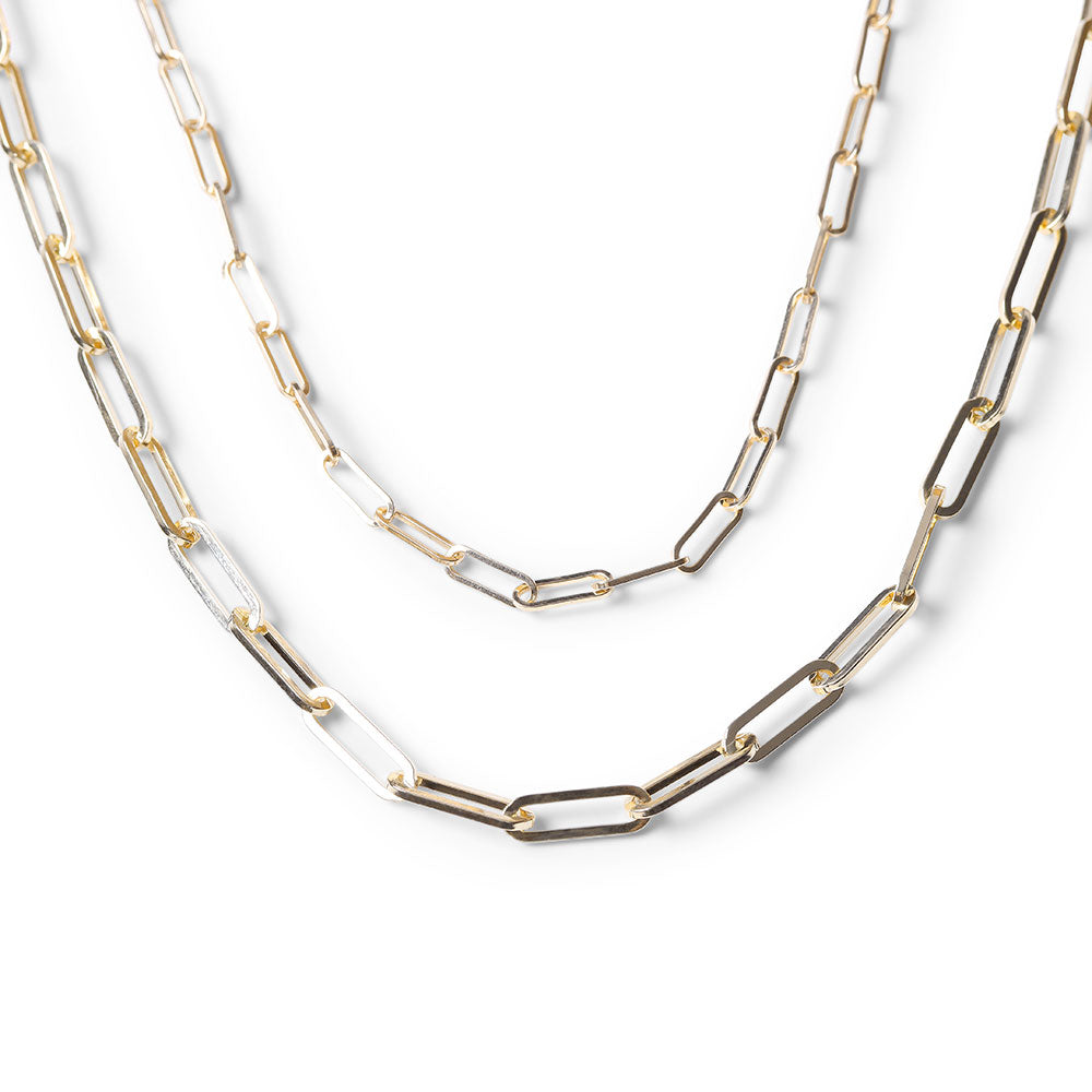 SIGNATURE PAPERCLIP CHAIN (TOP) VS MEDIUM PAPERCLIP CHAIN
Paperclip chain
Medium chain
Link chain
Gold chain
Designer chain
Fine chain
Minimalist chain
Modern chain
Layering chain
Gold necklace