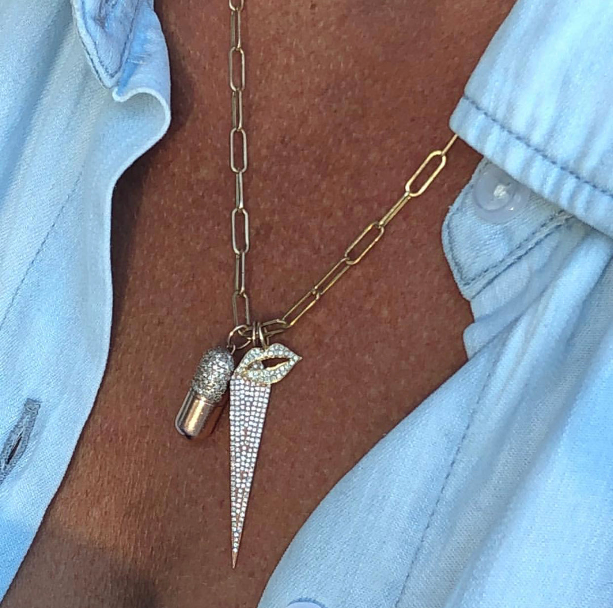 Diamond Dagger Charm
Luxury Diamond Dagger Pendant
Diamond Dagger Necklace
Dagger Charm with Diamond
Elegant Diamond Dagger Medallion

