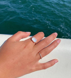 Moonstone and Diamond Ring
Diamond Ring with Moonstone
Elegant Moonstone and Diamond Ring
Designer Moonstone and Diamond Ring
Luxury Moonstone and Diamond Ring
Diamond ring
Moonstone ring
Fine jewelry
Designer rings
Luxury jewelry
Women’s diamond rings
Statement ring
Fashion ring
Gemstone jewelry
Unique jewelry